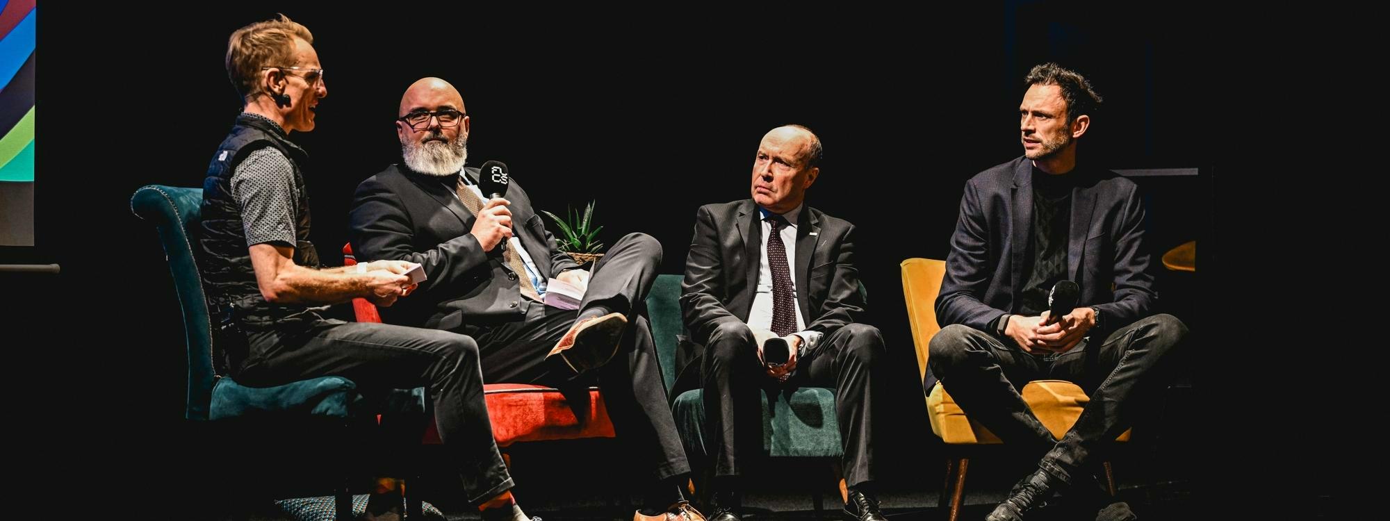 Battle for the cyclo-cross rainbow jersey of UCI World Champion in 2027 at the Wellington Hippodrome and Ostend beach